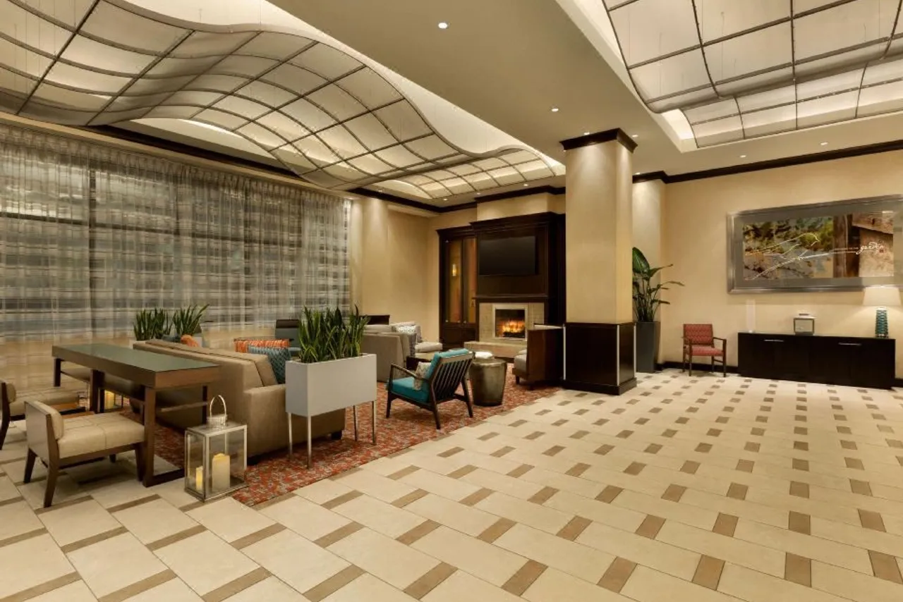 Hilton Garden Inn Atlanta Downtown — rooms and atmosphere