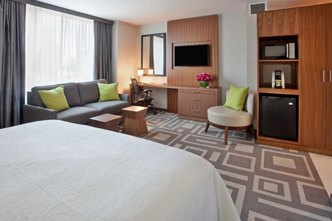 Hilton Garden Inn New York/Central Park South-Midtown West — rooms and atmosphere