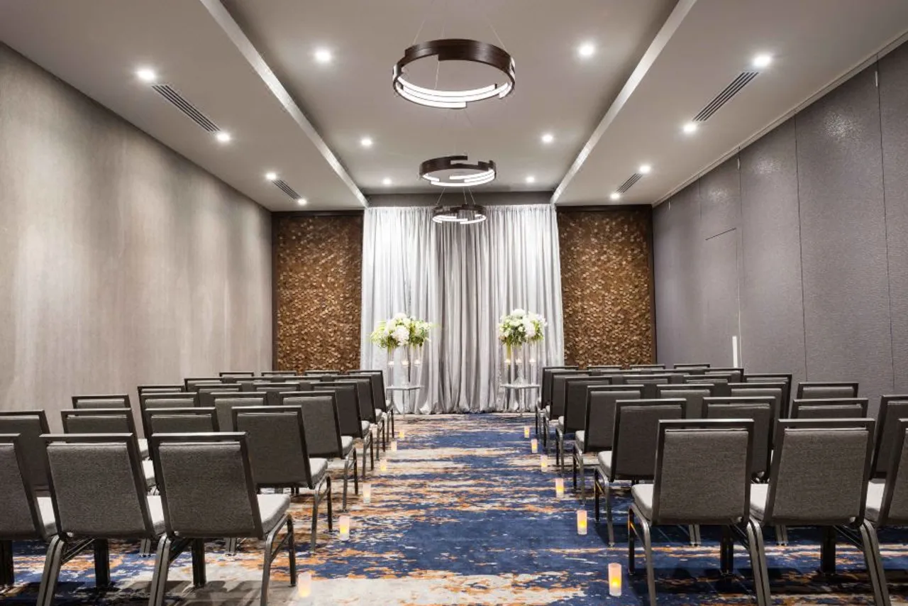 Hilton Garden Inn Foxborough Patriot Place — rooms and atmosphere