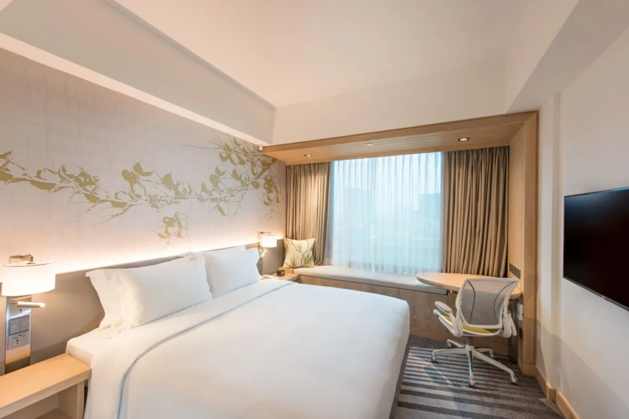 Hilton Garden Inn Singapore Serangoon — rooms and atmosphere