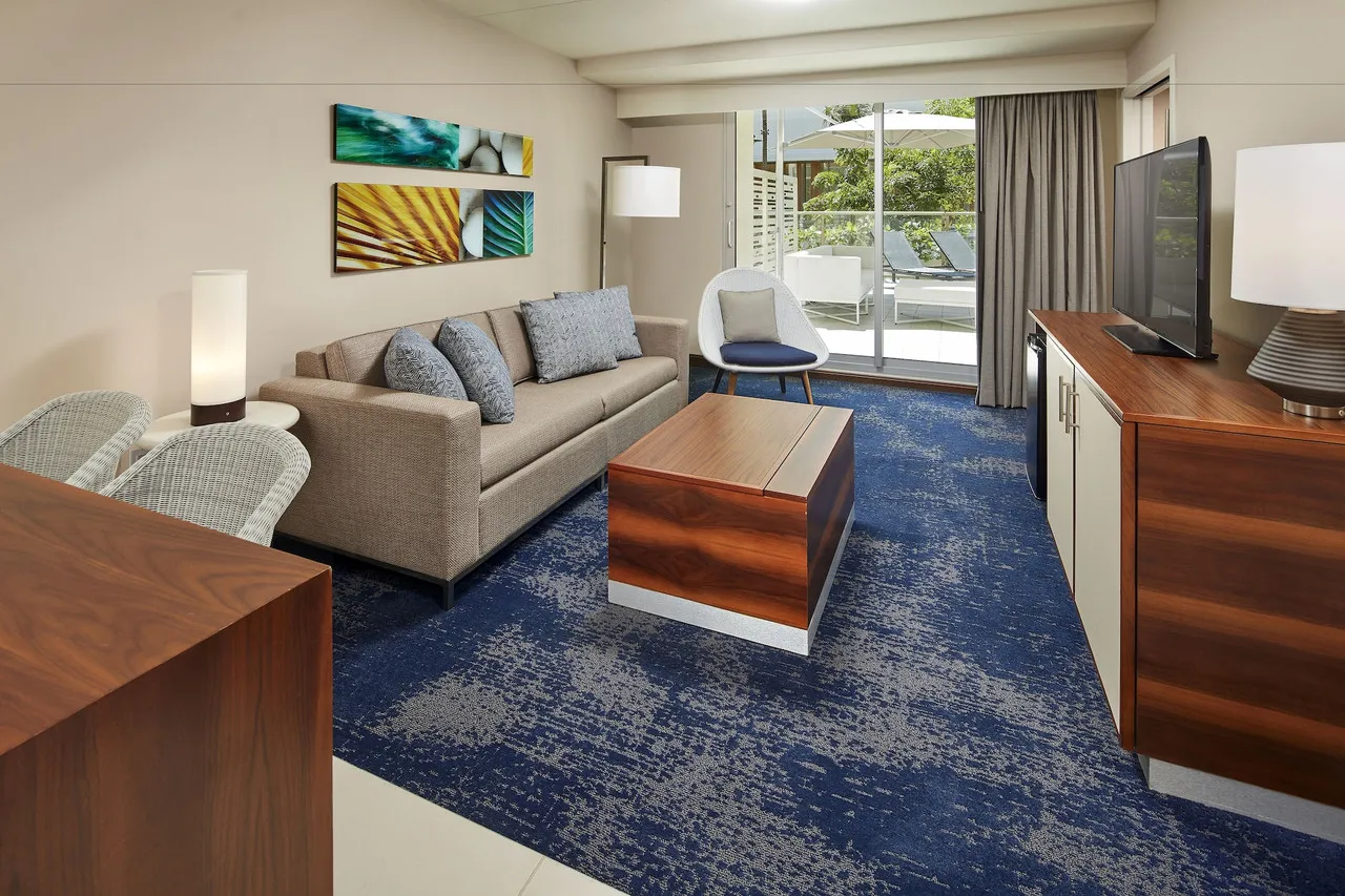 Hilton Garden Inn Waikiki Beach — rooms and atmosphere