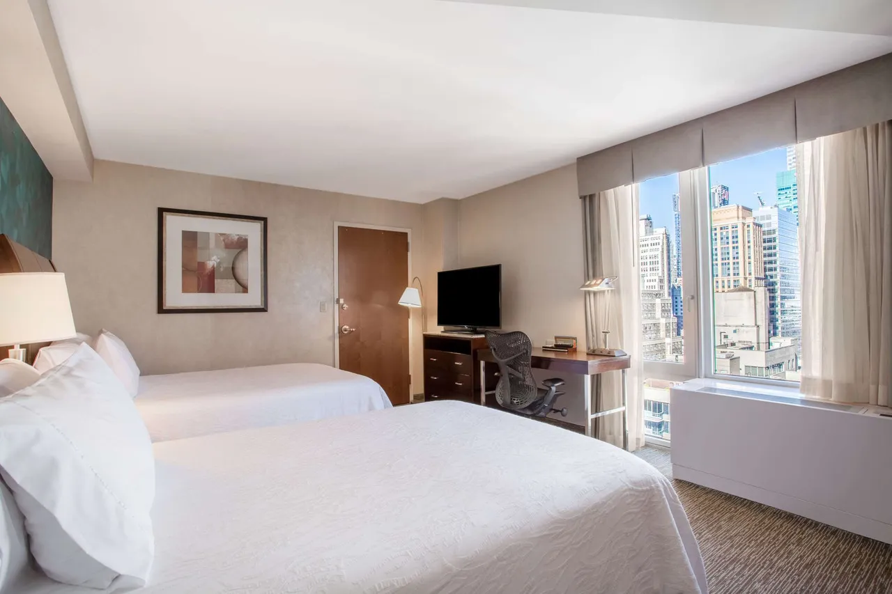 Hilton Garden Inn New York/Midtown Park Ave — rooms and atmosphere