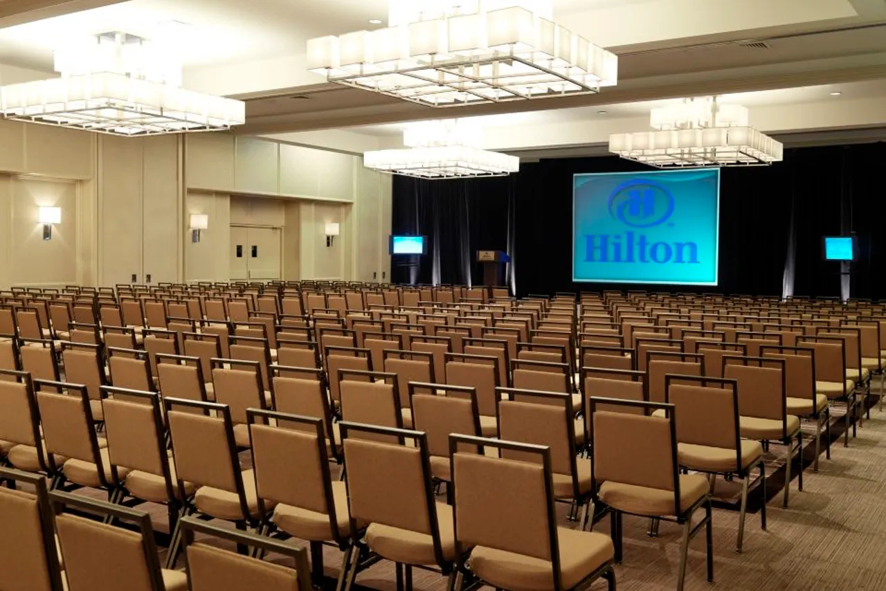 Hilton Hasbrouck Heights/Meadowlands — rooms and atmosphere