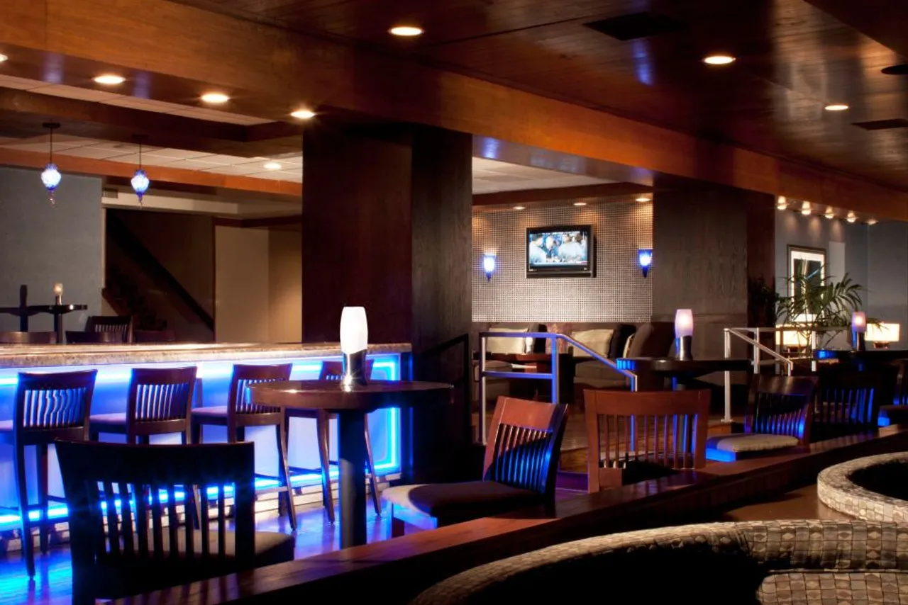 Hilton Houston NASA Clear Lake — rooms and atmosphere