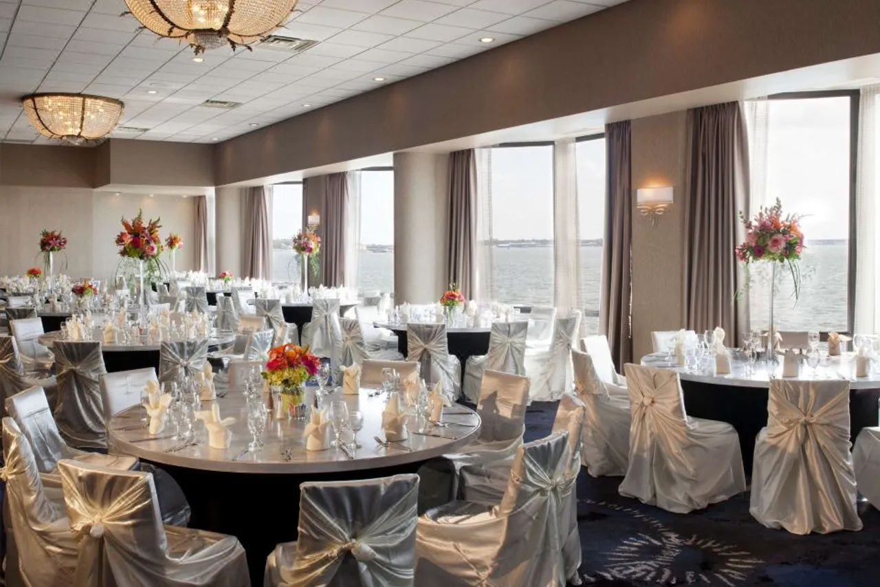 Hilton Houston NASA Clear Lake — rooms and atmosphere