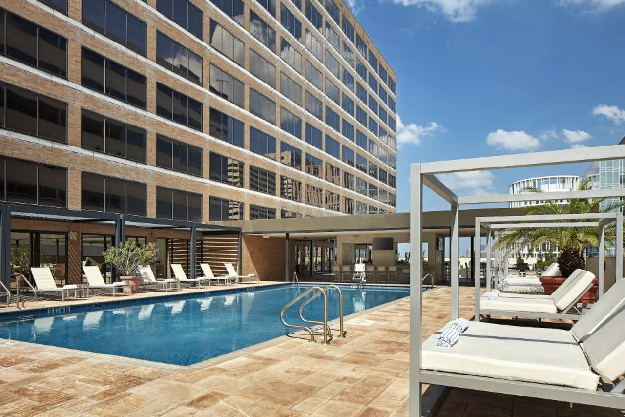 Hilton Houston Plaza/Medical Center — rooms and atmosphere