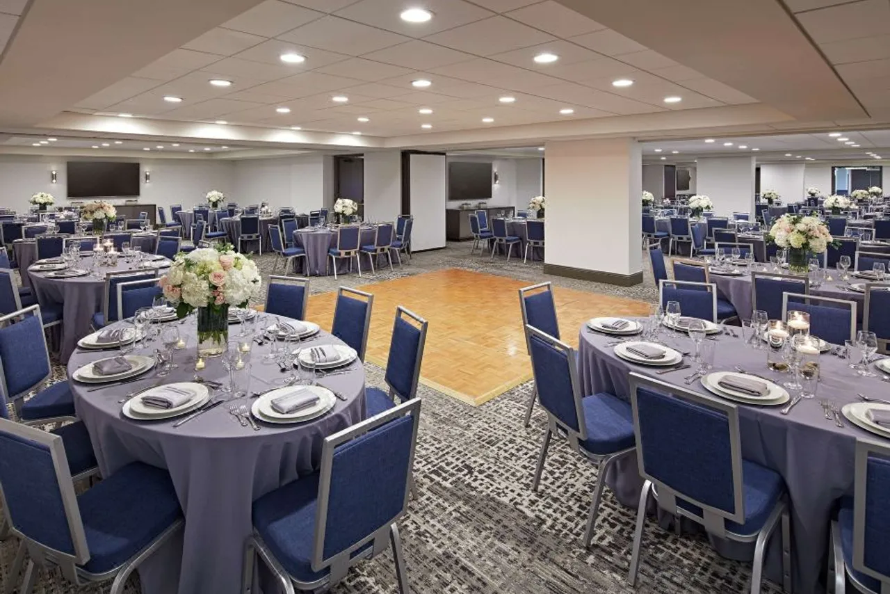 Hilton Houston Plaza/Medical Center — rooms and atmosphere