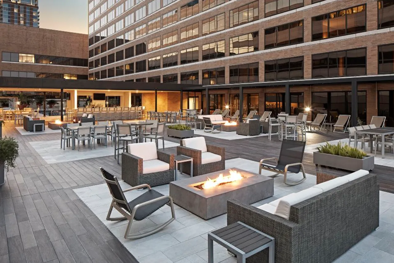 Hilton Houston Plaza/Medical Center — rooms and atmosphere