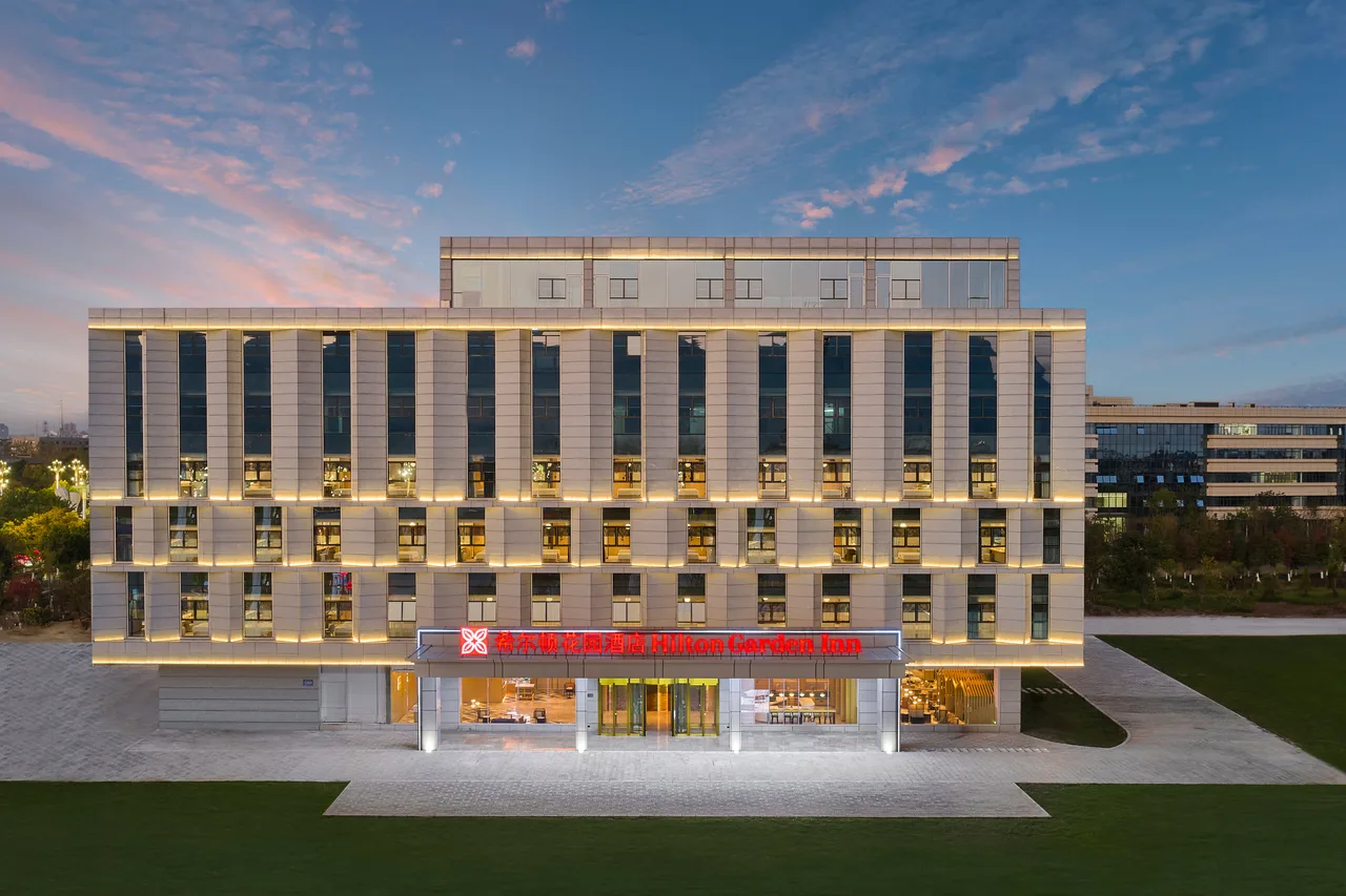 Hilton Kunming — rooms and atmosphere