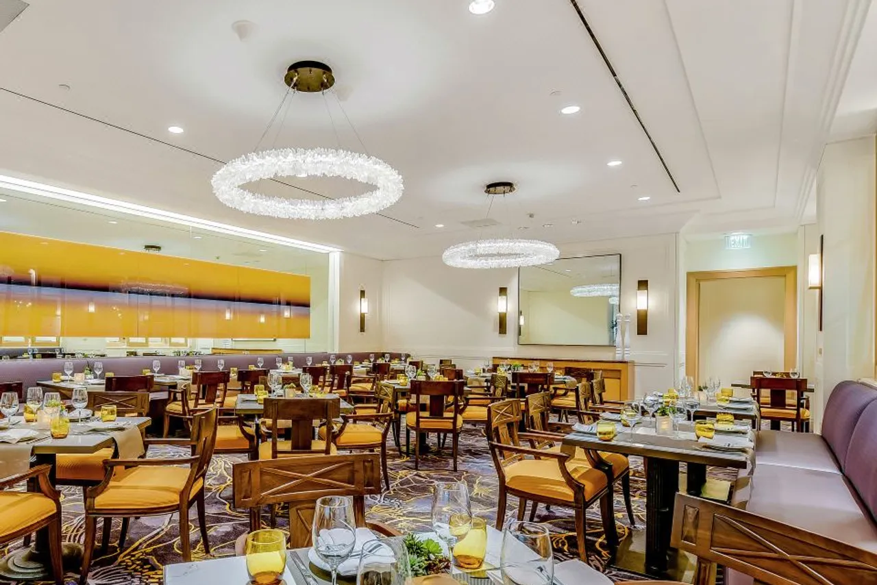Hilton Los Angeles Airport — rooms and atmosphere
