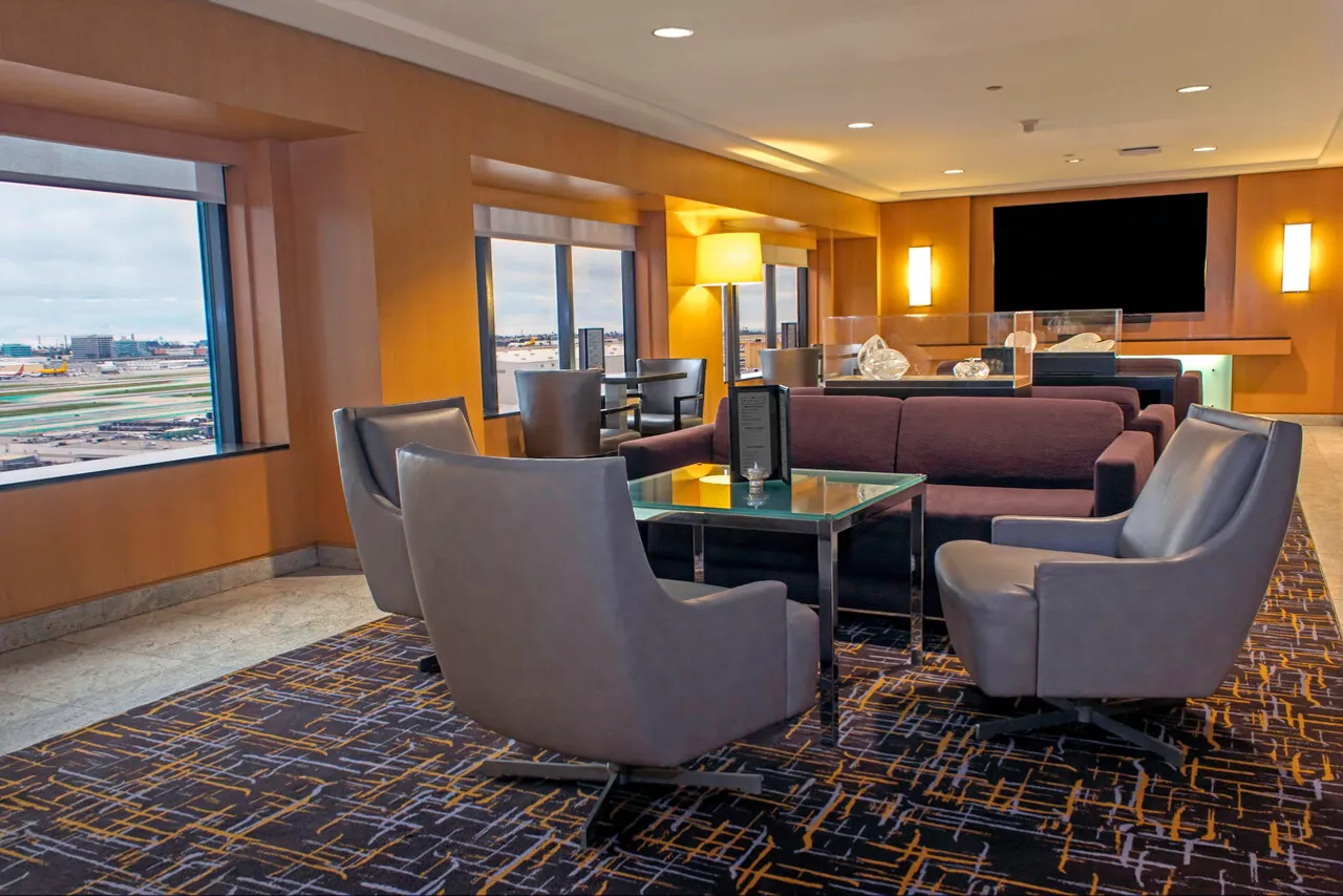 Hilton Los Angeles Airport — rooms and atmosphere