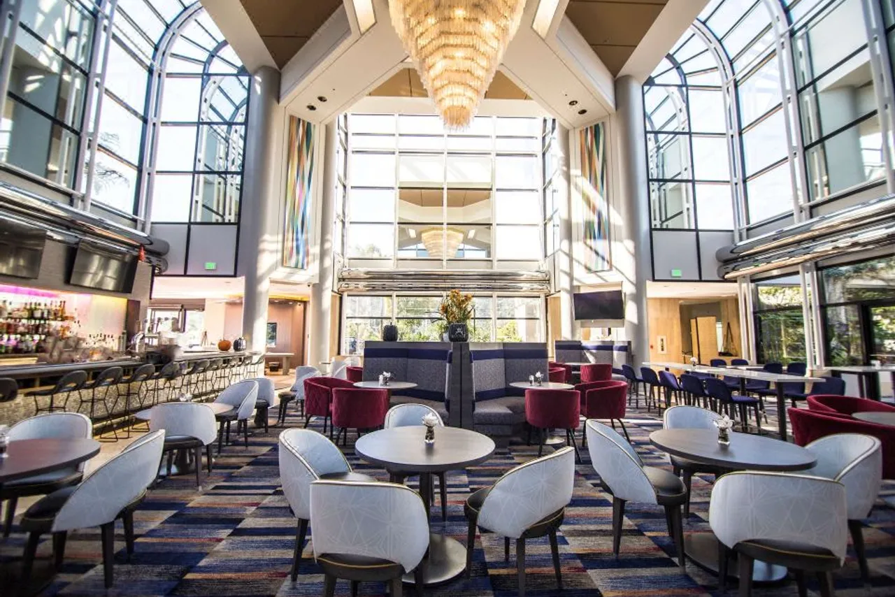 Hilton Los Angeles / Universal City — rooms and atmosphere