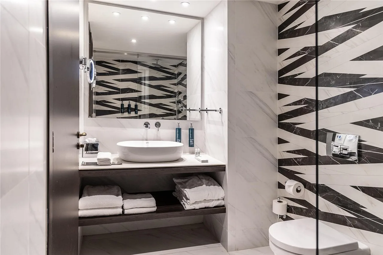 Hilton Nicosia — rooms and atmosphere