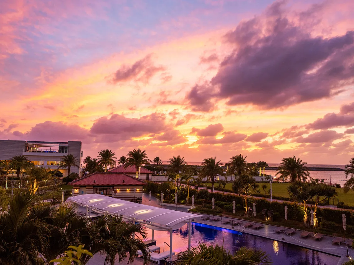 Hilton Okinawa Chatan Resort — rooms and atmosphere