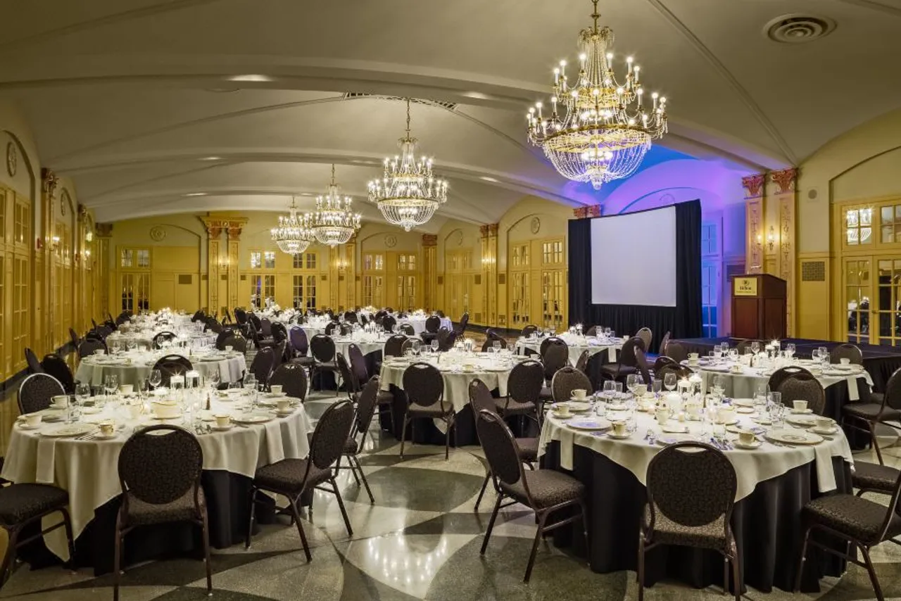 Hilton President Kansas City — rooms and atmosphere