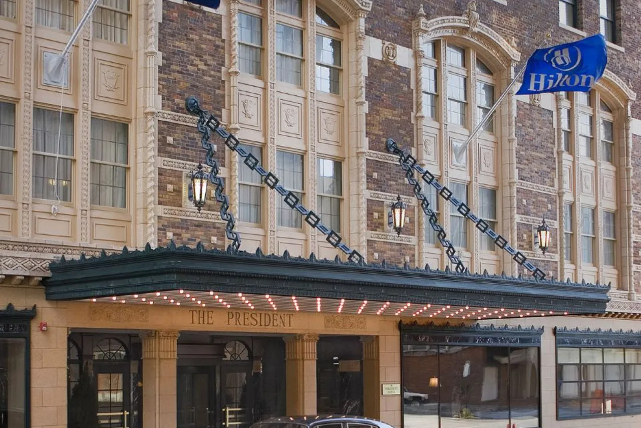 Hilton President Kansas City — rooms and atmosphere