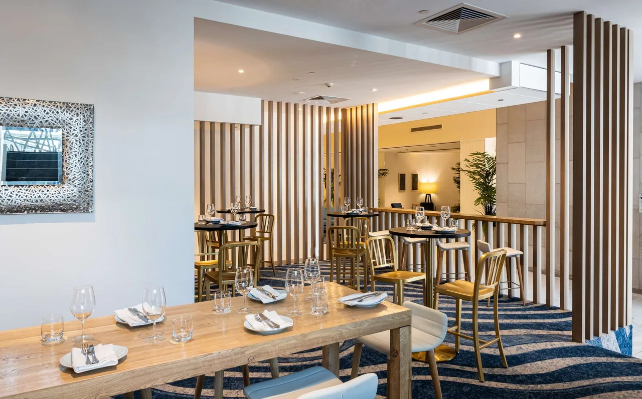 Hilton Surfers Paradise Residences — rooms and atmosphere