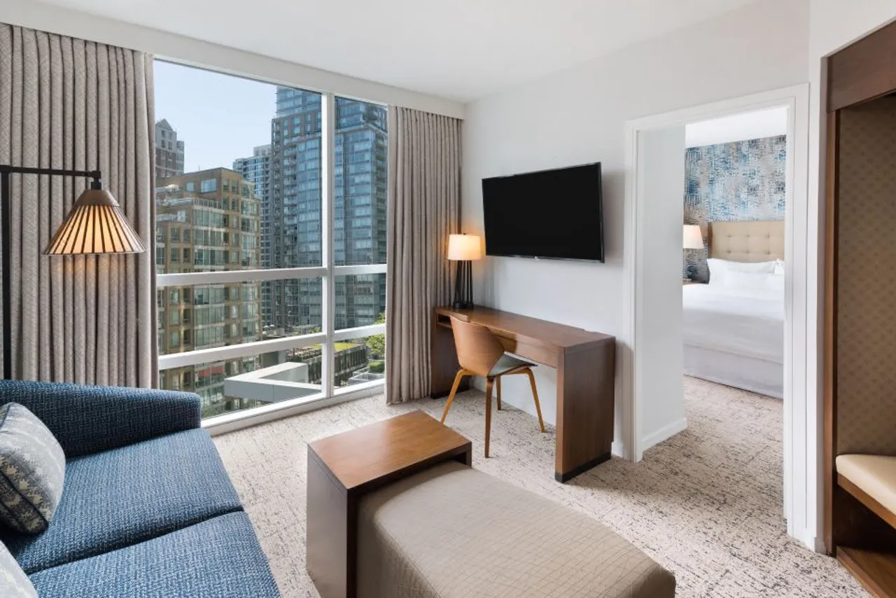 Hilton Vancouver Downtown — rooms and atmosphere