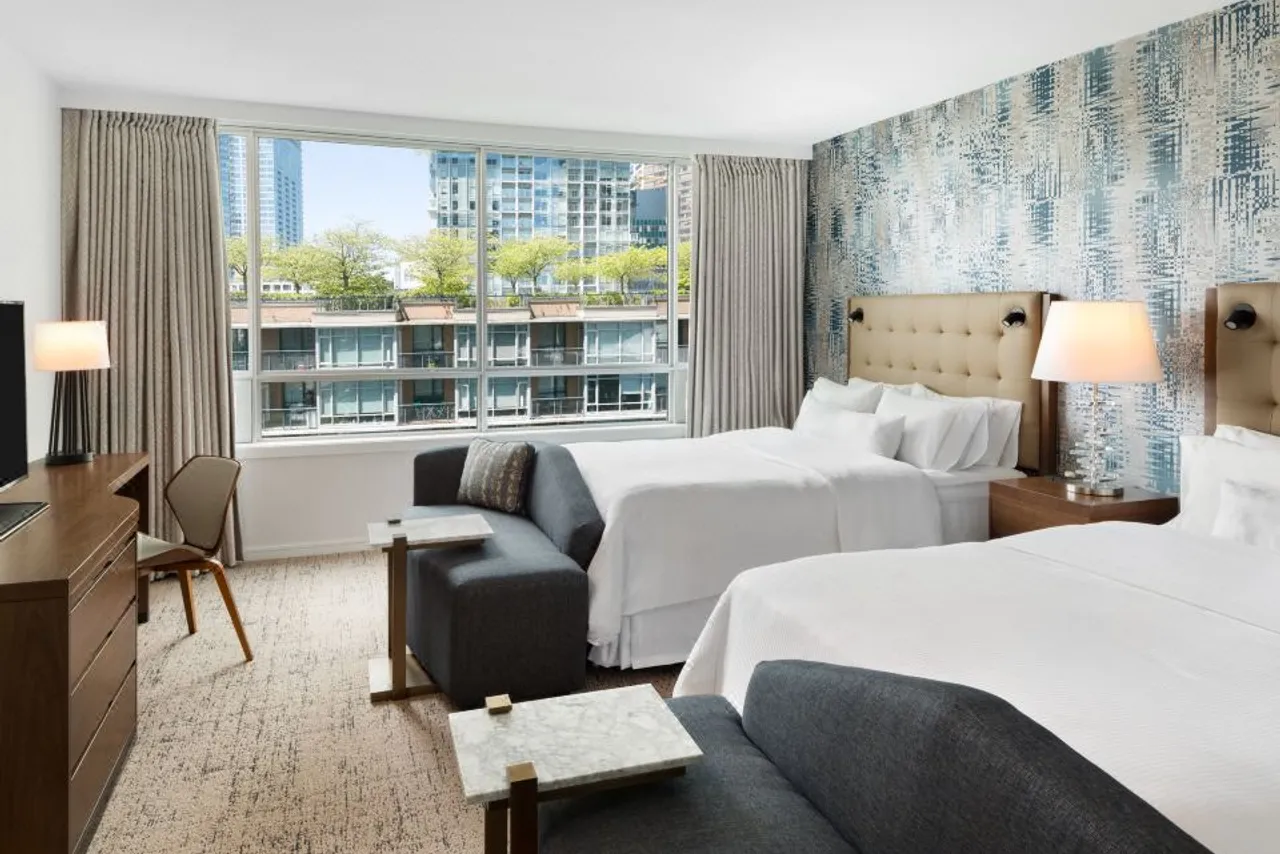 Hilton Vancouver Downtown — rooms and atmosphere