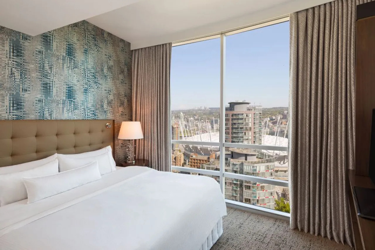 Hilton Vancouver Downtown — rooms and atmosphere