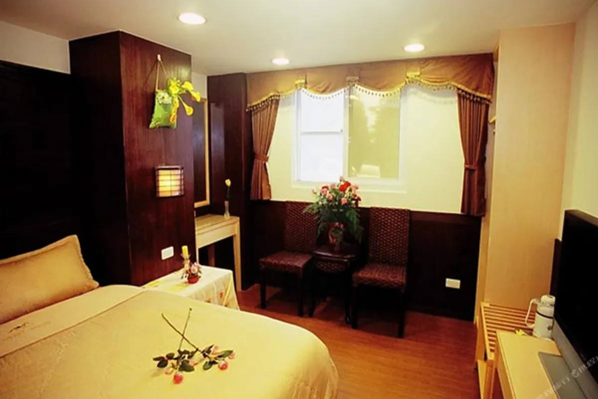 Ho Fong Villa Hotel — rooms and atmosphere