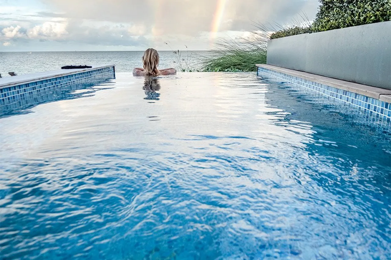 Hodges Bay Resort & Spa — rooms and atmosphere