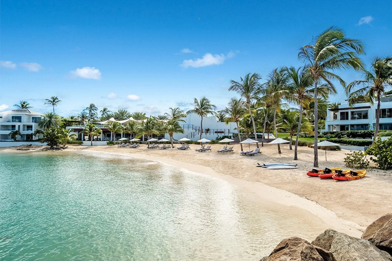 Hodges Bay Resort & Spa — rooms and atmosphere