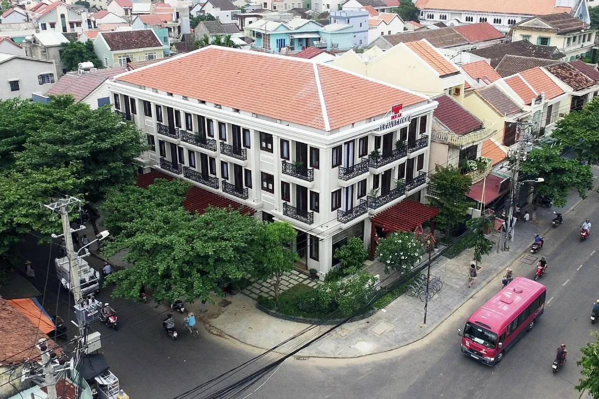 Hoi An Travel Lodge Hotel — rooms and atmosphere