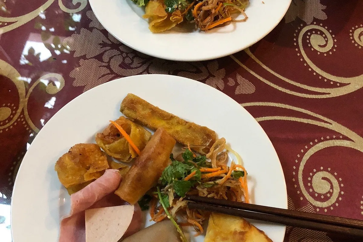 Hoi An Travel Lodge Hotel — rooms and atmosphere