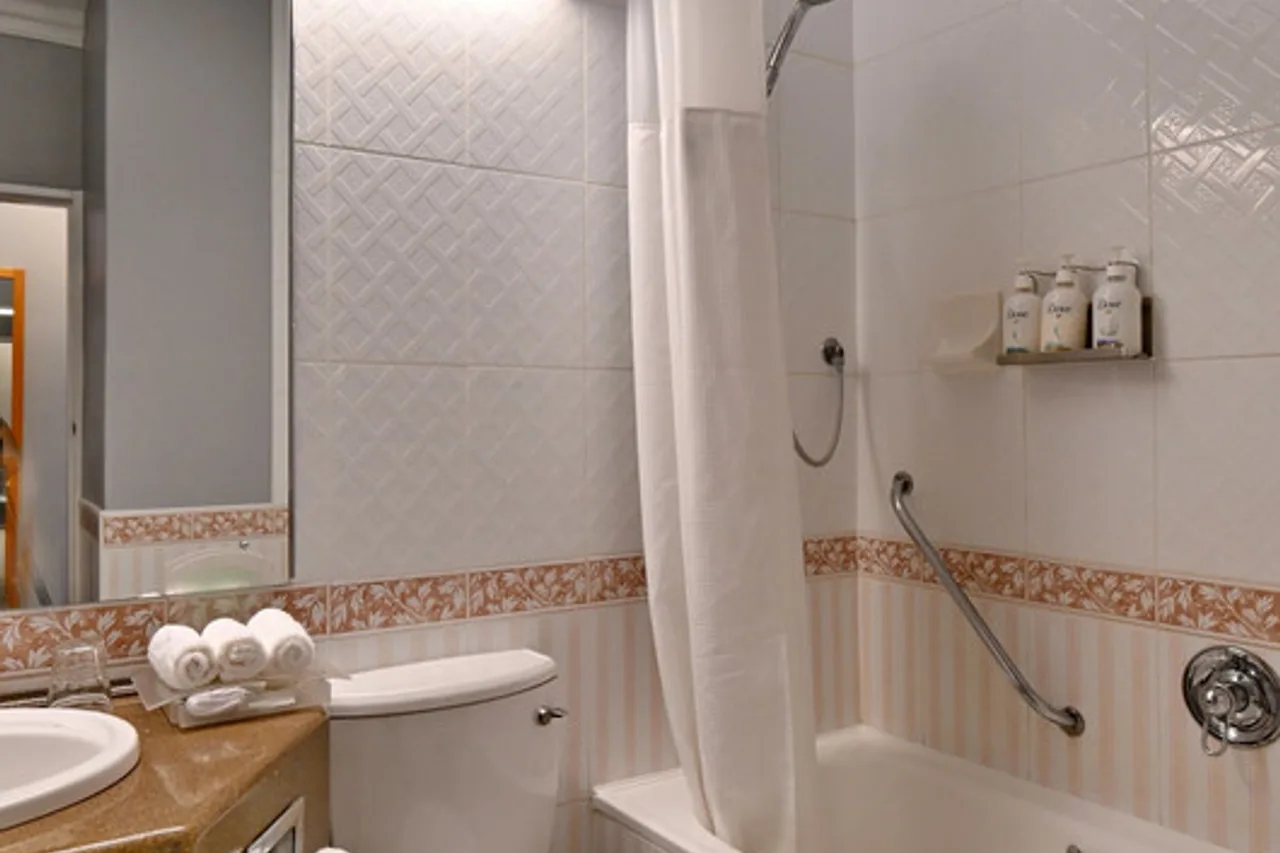 Holiday Inn Bulawayo by IHG — ภาพห้องพักและบรรยากาศ