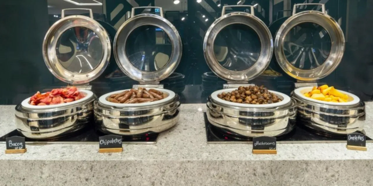 Holiday Inn Express Adelaide City Centre — rooms and atmosphere