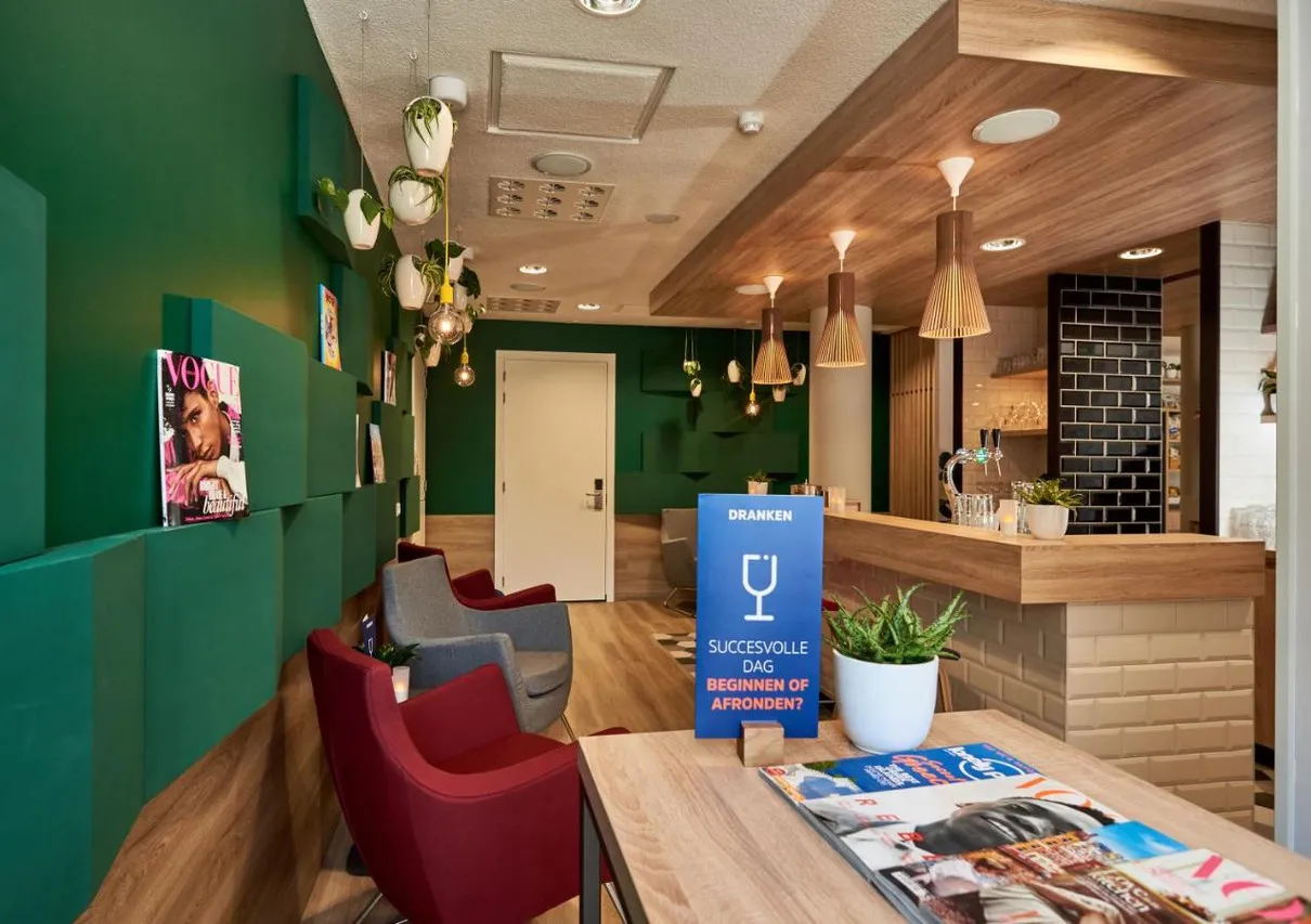 Holiday Inn Express Amsterdam – City Hall — rooms and atmosphere