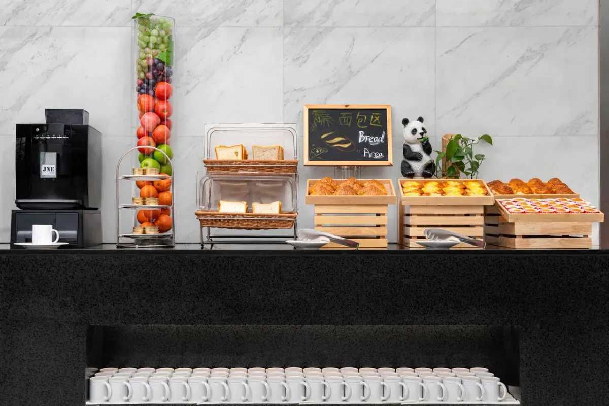 Holiday Inn Express Chengdu Gulou — rooms and atmosphere