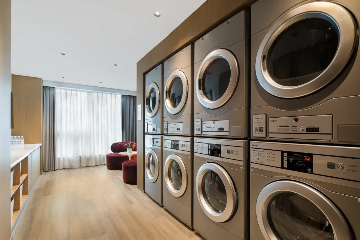Holiday Inn Express Chengdu Gulou — rooms and atmosphere