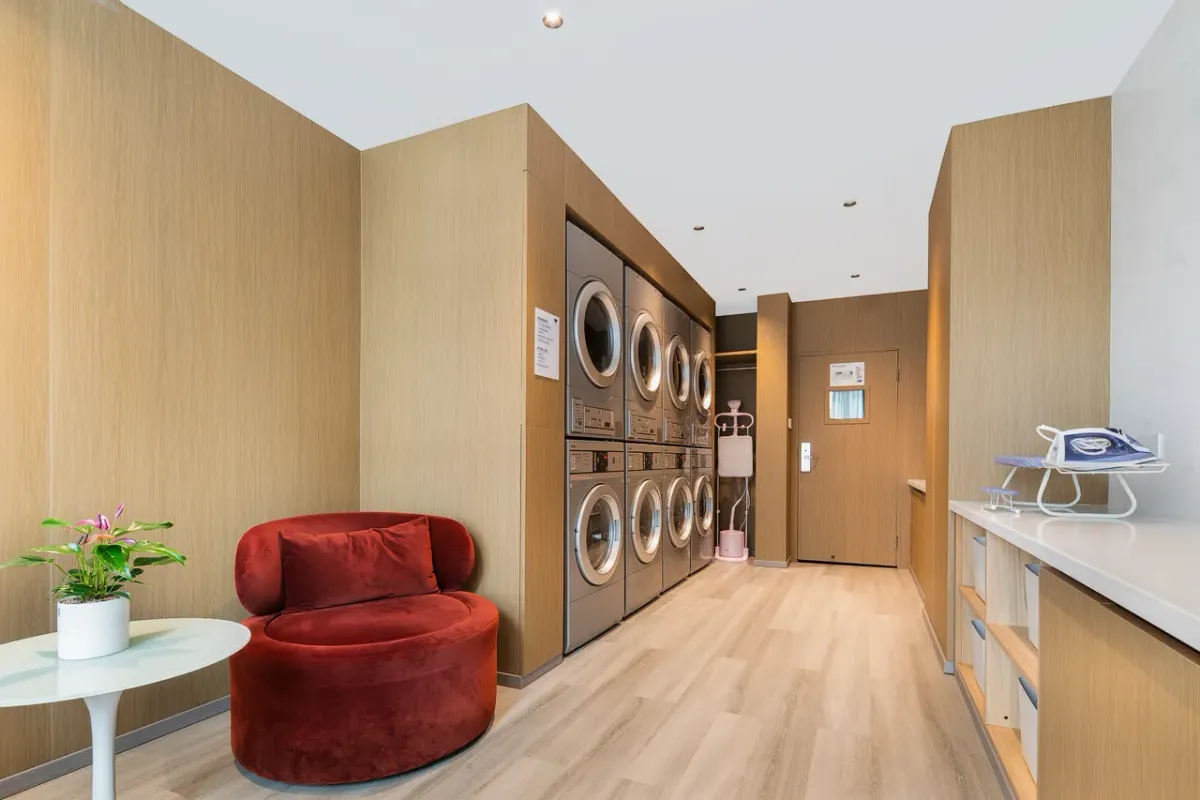Holiday Inn Express Chengdu Gulou — rooms and atmosphere