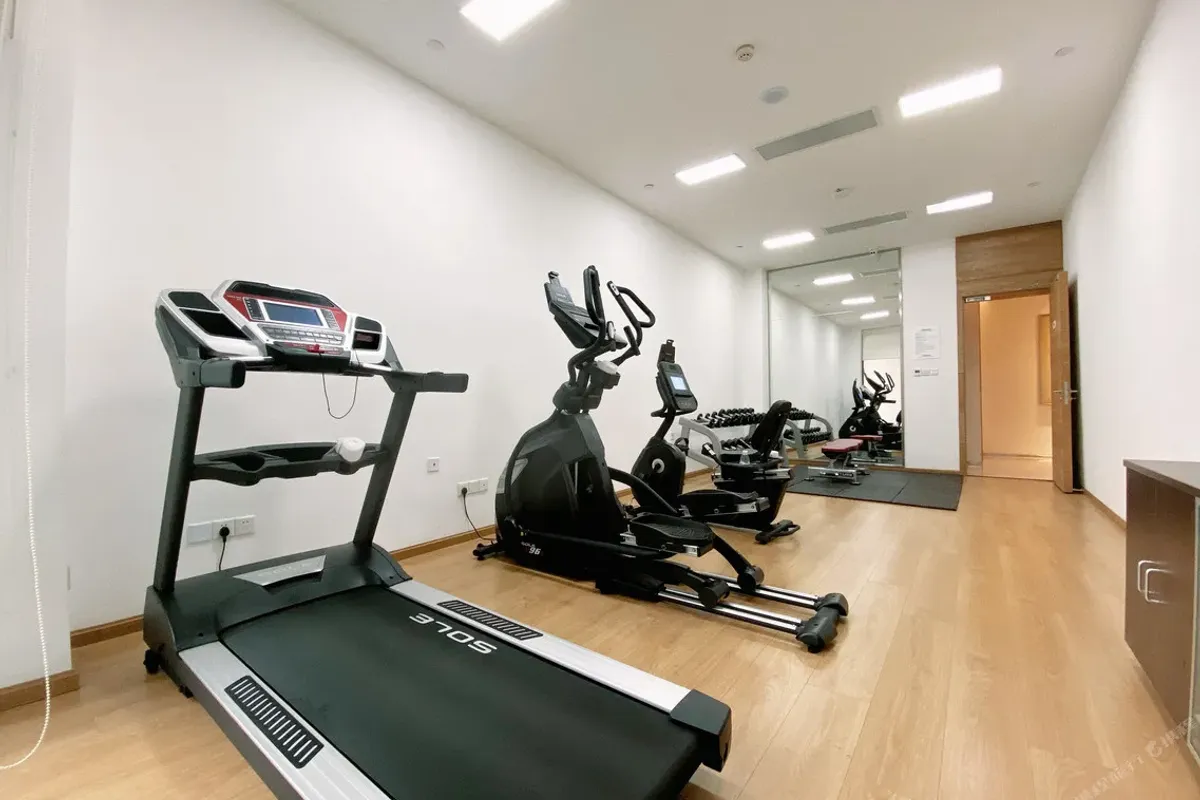 Holiday Inn Express Chengdu Gulou — rooms and atmosphere