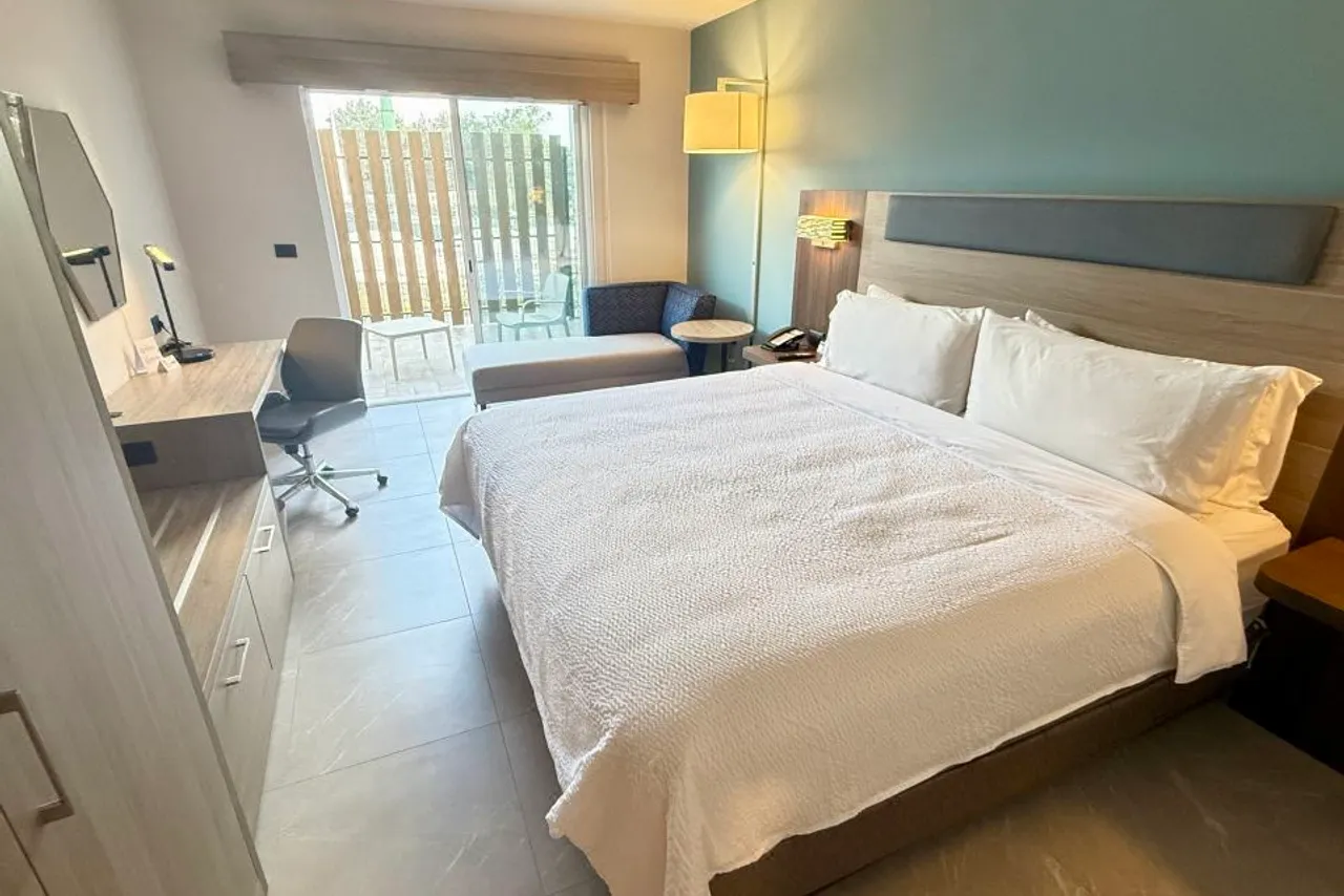 Holiday Inn Express Guadalajara Vallarta Poniente by IHG — rooms and atmosphere