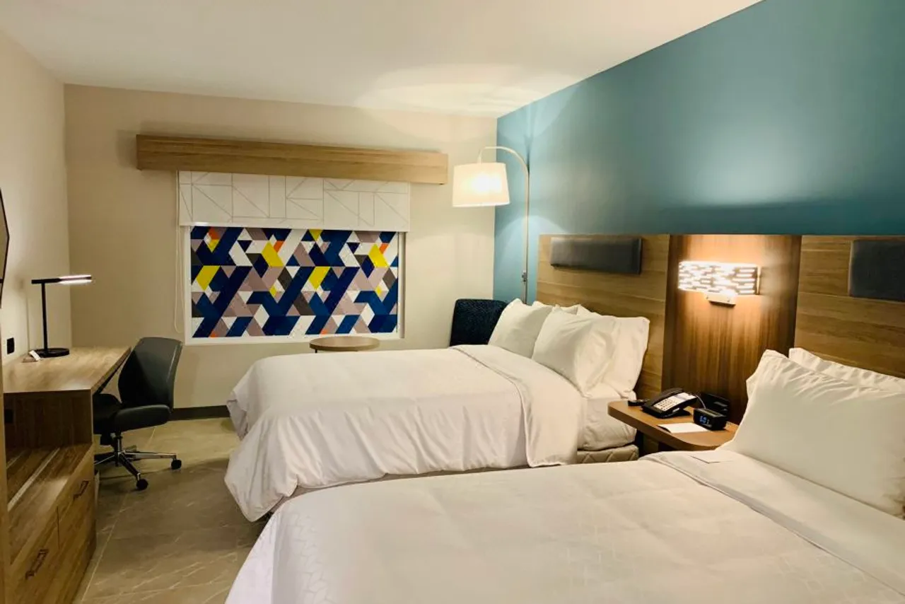 Holiday Inn Express Guadalajara Vallarta Poniente by IHG — rooms and atmosphere