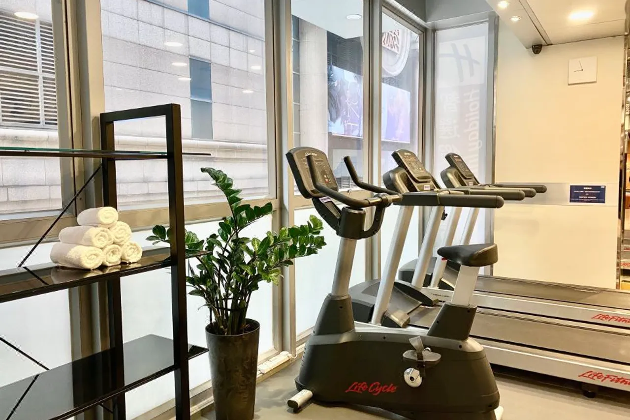 Holiday Inn Express Hong Kong Causeway Bay by IHG — rooms and atmosphere
