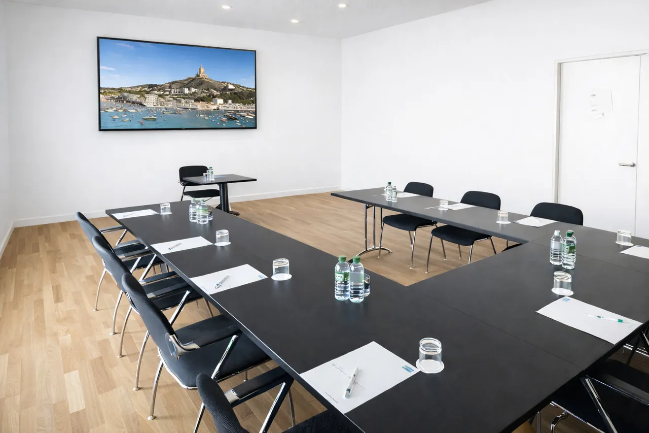 Hotel Marseille Centre Gare Saint-Charles — rooms and atmosphere
