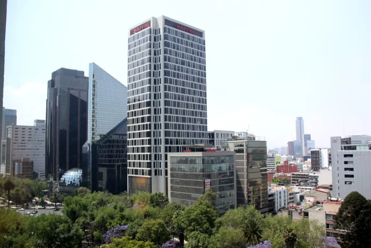 Holiday Inn Express Mexico Reforma — rooms and atmosphere