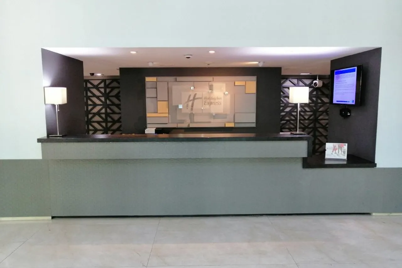 Holiday Inn Express Mexico Reforma — rooms and atmosphere