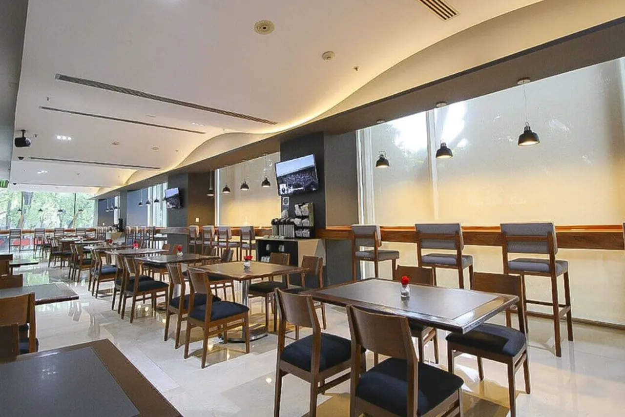 Holiday Inn Express Mexico Reforma — rooms and atmosphere