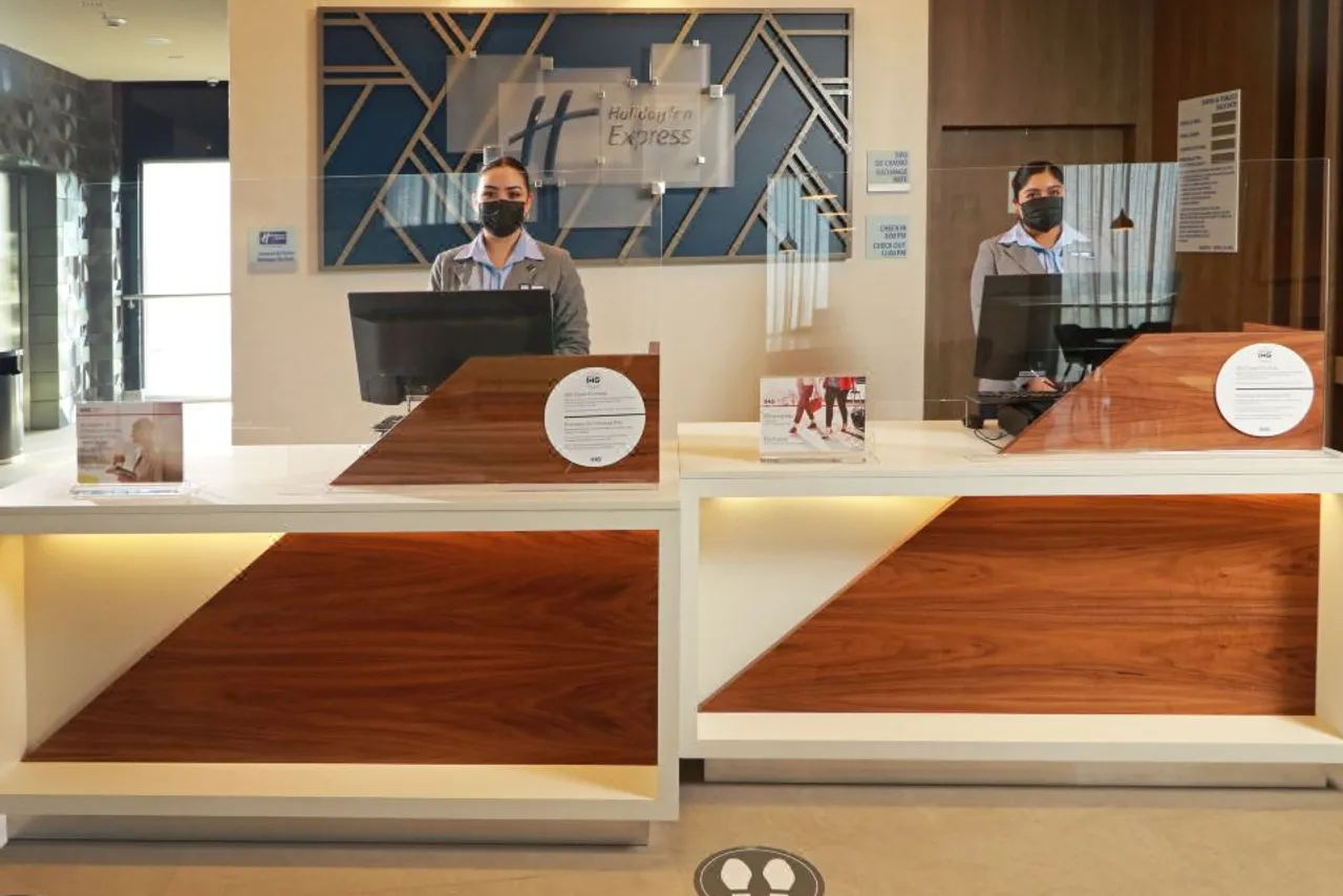 Holiday Inn Express Monterrey - Fundidora by IHG — rooms and atmosphere