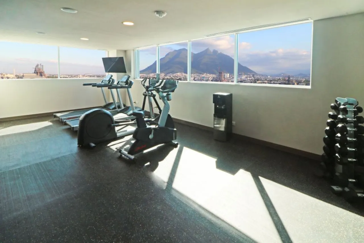 Holiday Inn Express Monterrey - Fundidora by IHG — rooms and atmosphere