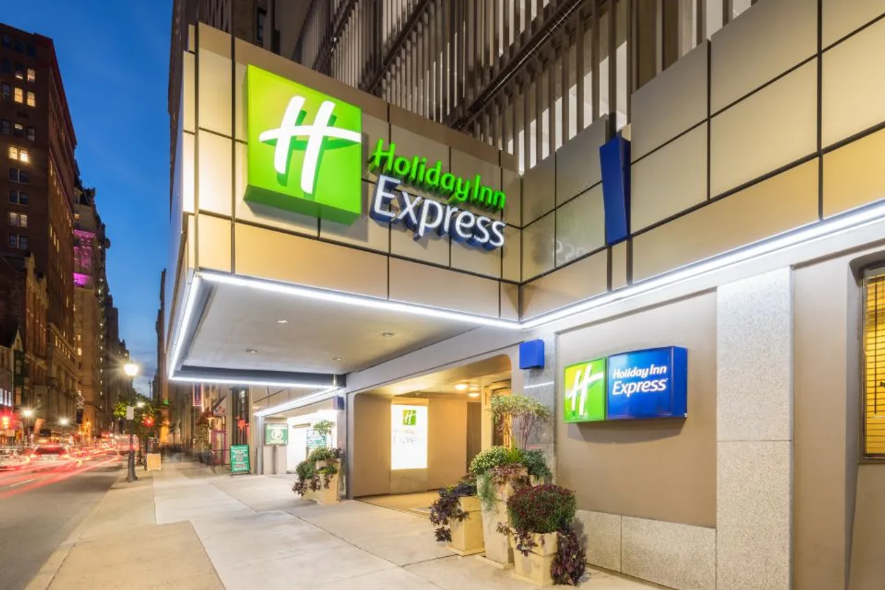 Holiday Inn Express Philadelphia-Midtown by IHG — rooms and atmosphere