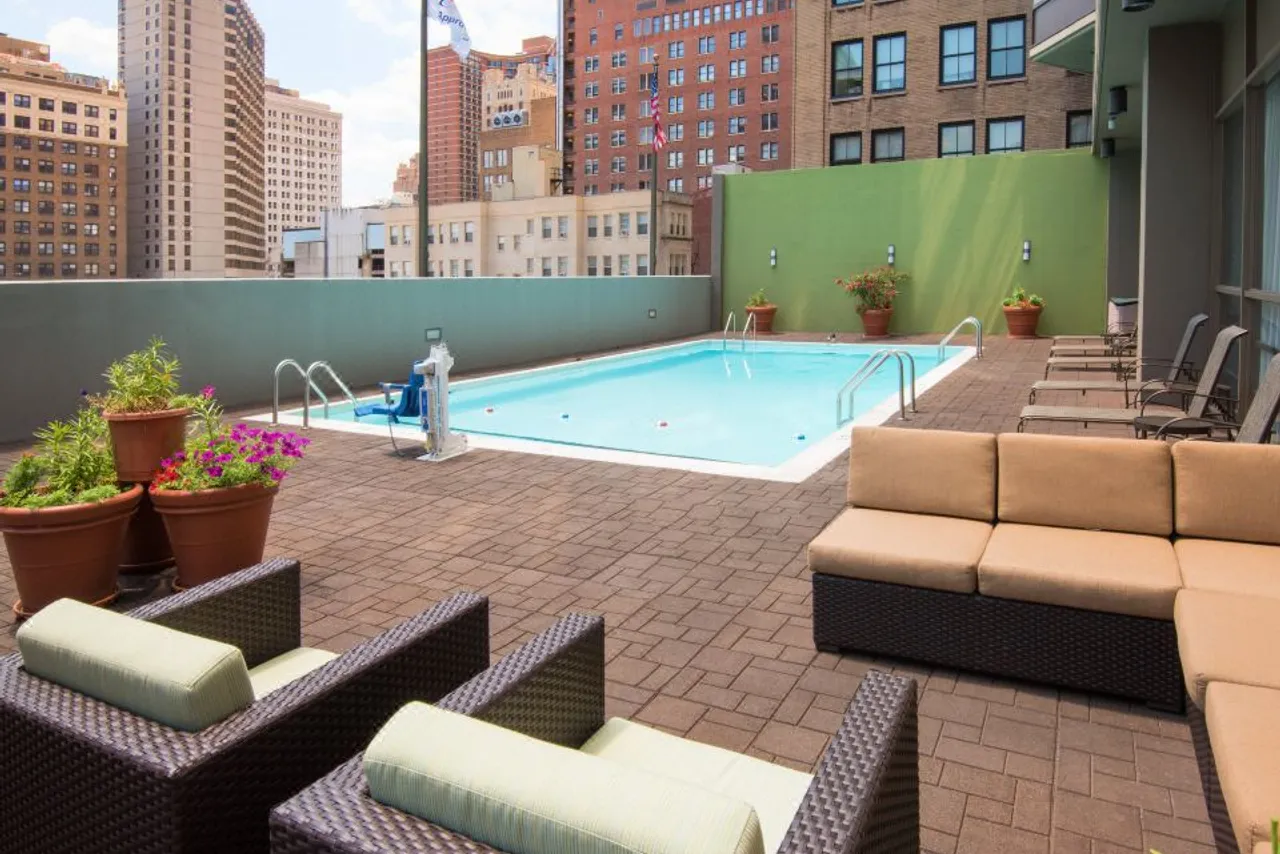 Holiday Inn Express Philadelphia-Midtown by IHG — rooms and atmosphere