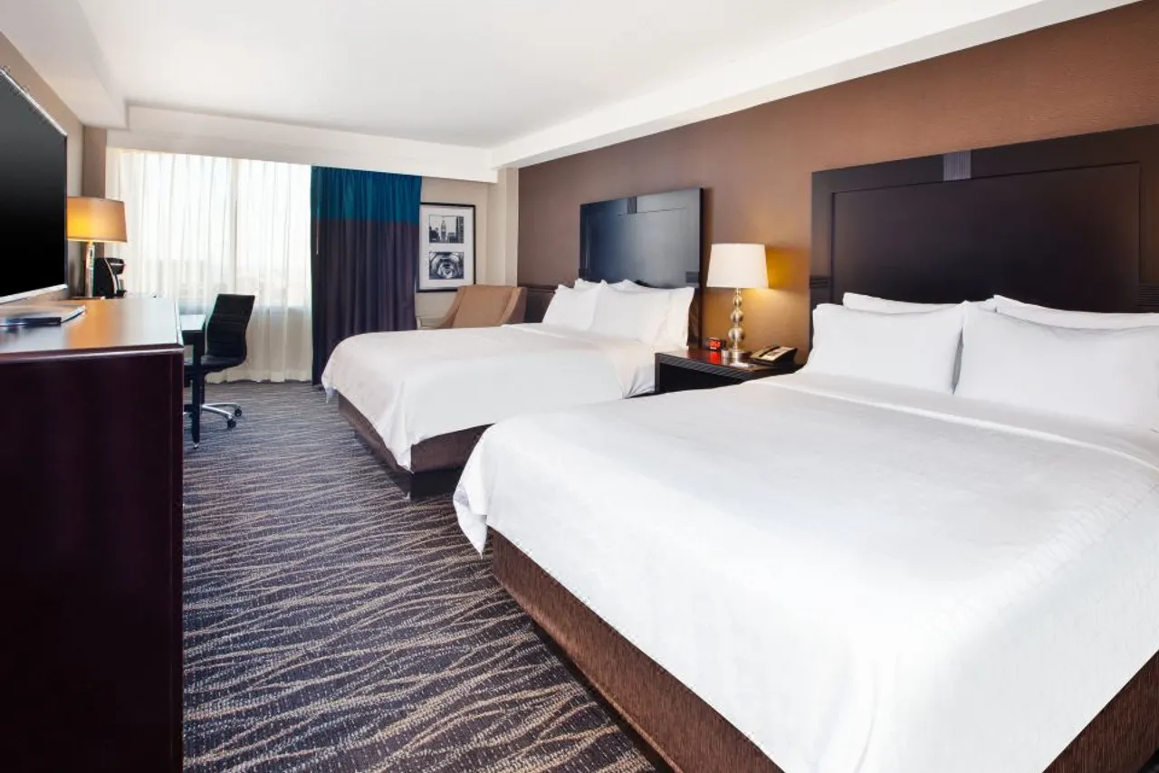 Holiday Inn Express Philadelphia-Midtown by IHG — rooms and atmosphere