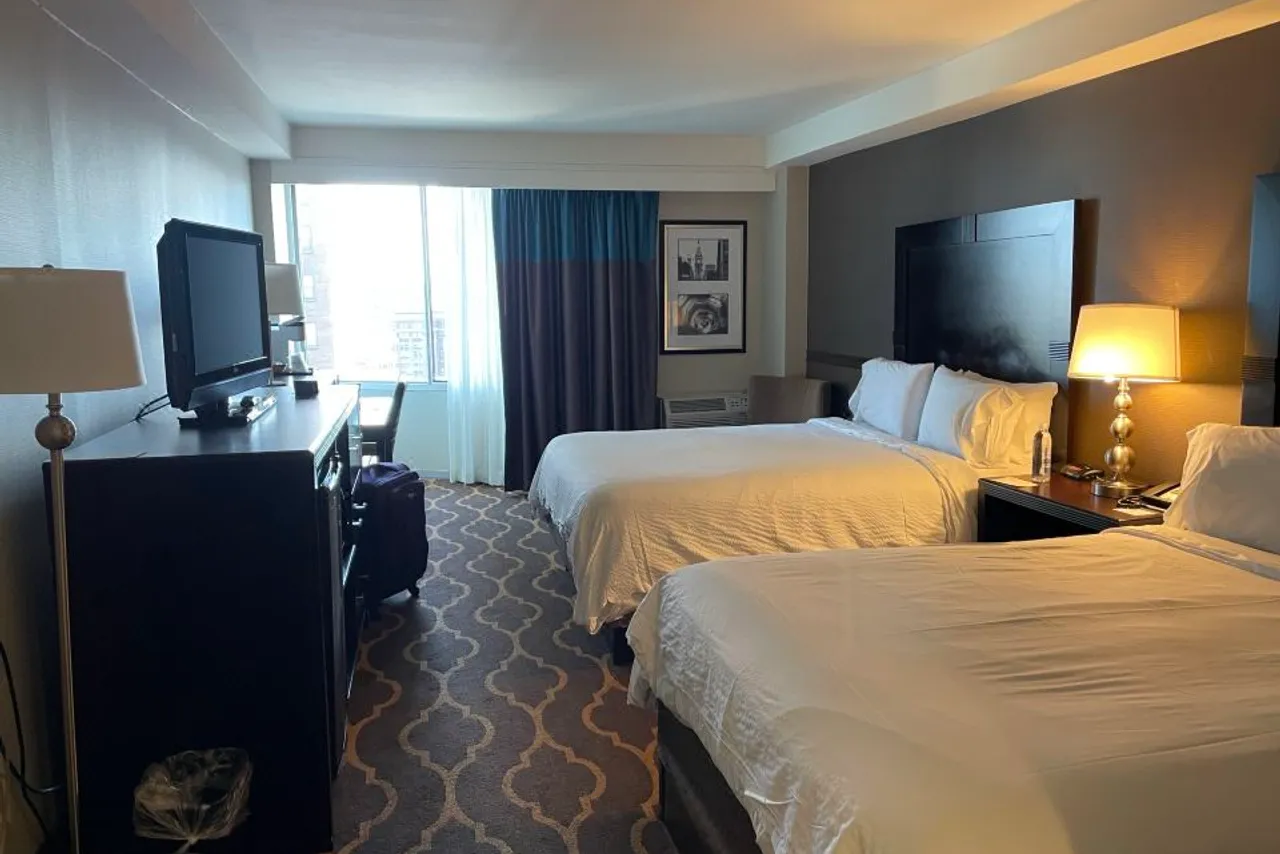 Holiday Inn Express Philadelphia-Midtown by IHG — rooms and atmosphere