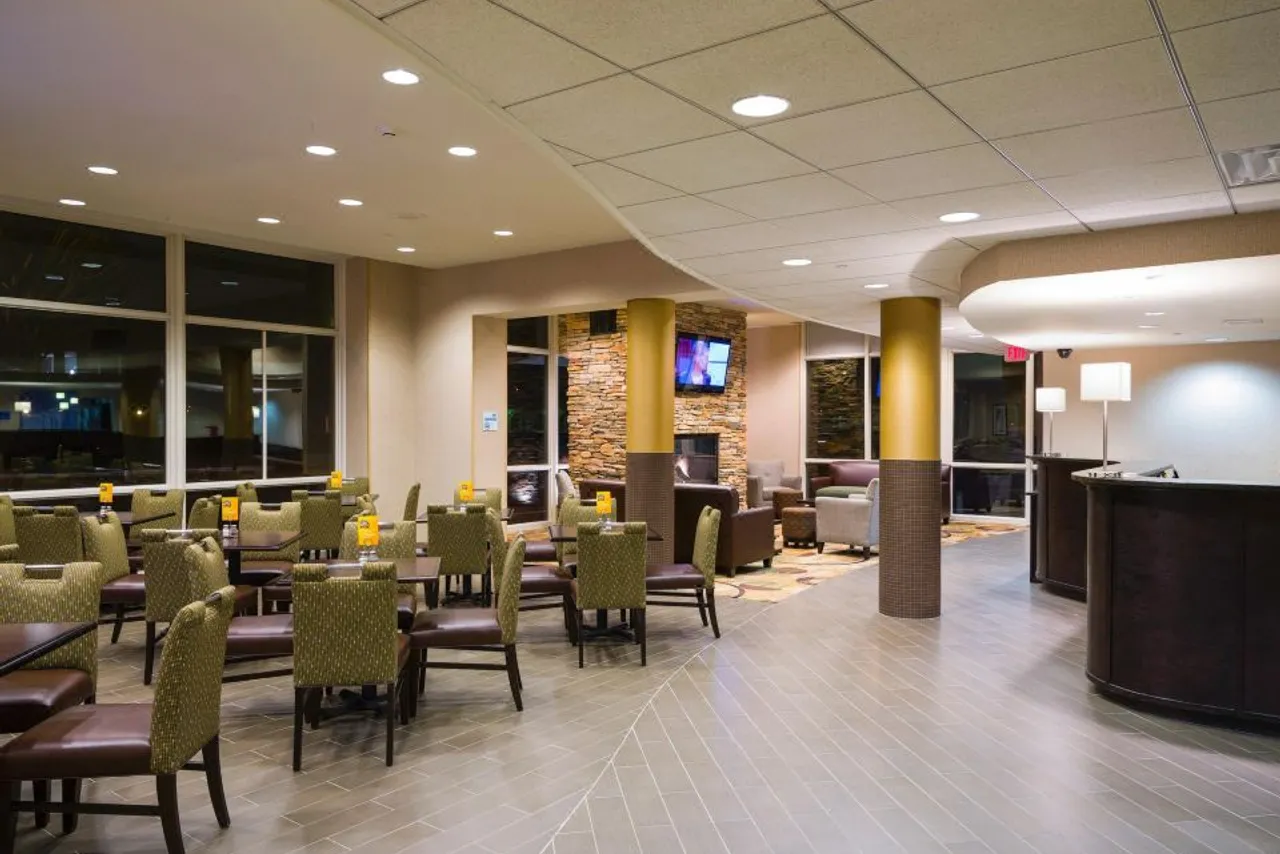 Holiday Inn Express Philadelphia - Penn's Landing by IHG — rooms and atmosphere